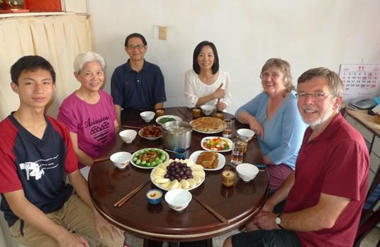 接待外國人,70 歲母親開始 K 英文